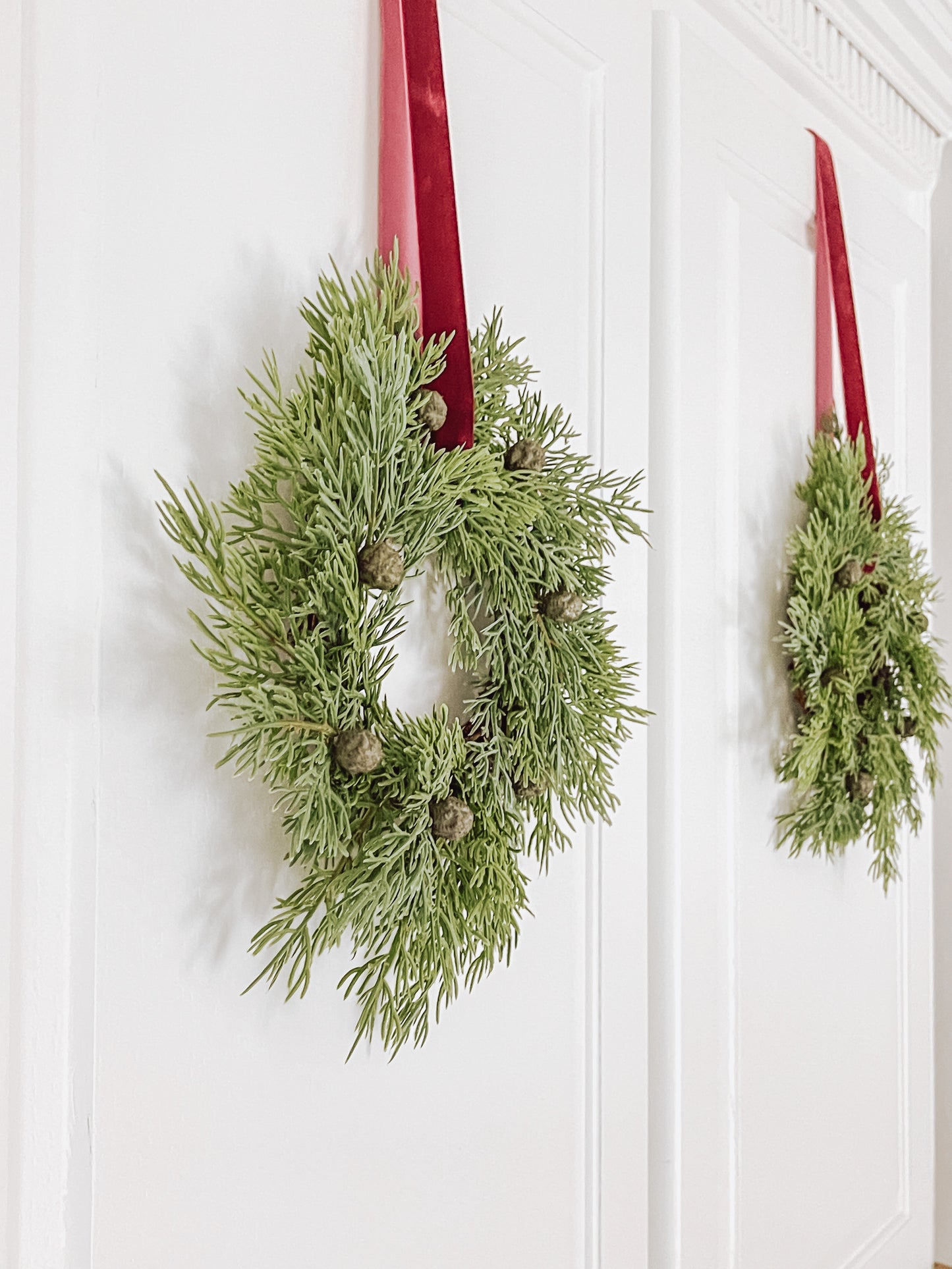 Mini Cedar Christmas Wreath Set with Burgundy Velvet Ribbon