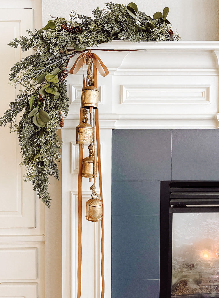 Metal Hanging Bell Cluster